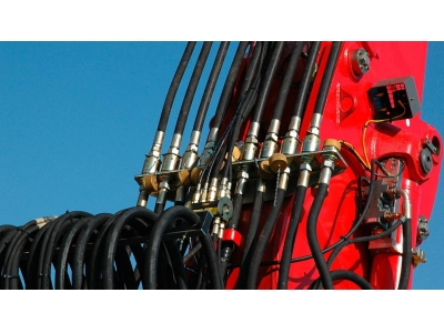 工業(yè)橡膠軟管在工程車行業(yè)的應用